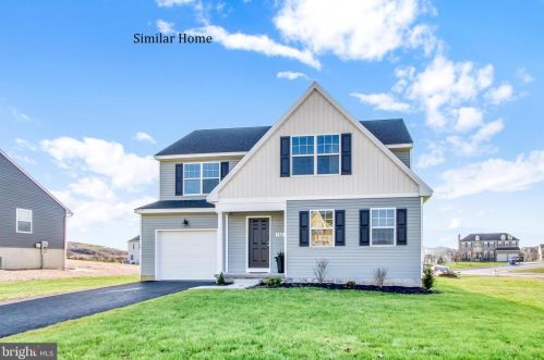 240 Farm House Ln, York, PA 17408-6245