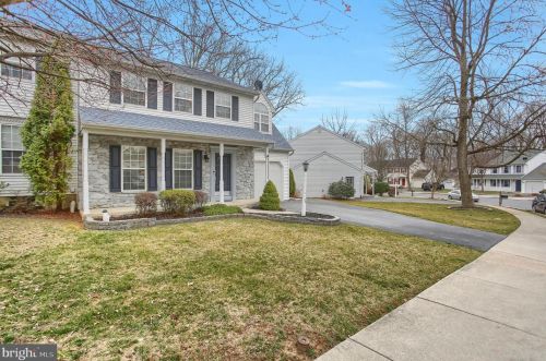 16 Mill Pond Dr, Lancaster PA  17603-7411 exterior