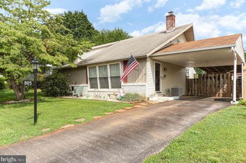 805 Kelly Dr, York, PA 17404-2339