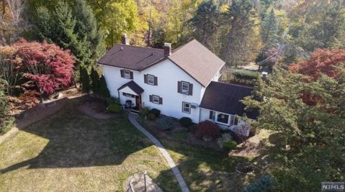 87 Crescent Ave, Allendale, NJ 07401-1330