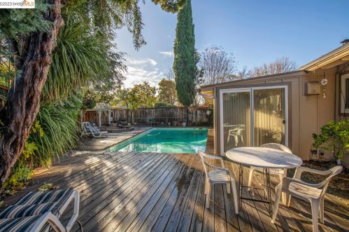 14 Westover Ct, Concord, CA 94523-2723