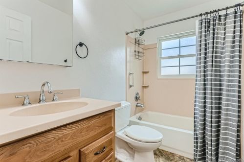 2566 Quintero Way, Aurora CO  80013-1558 exterior