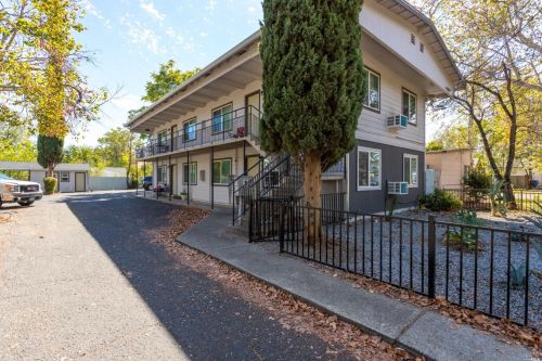 2705 Akard Ave, Redding, CA 96001-3346