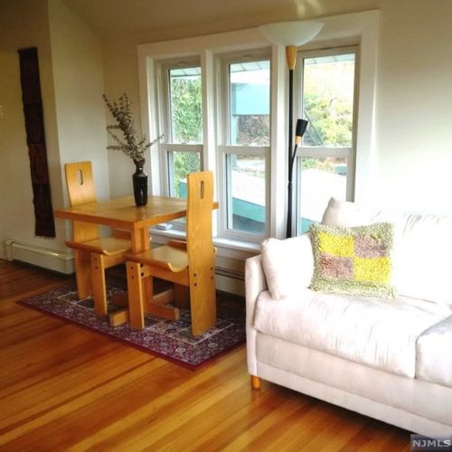 3 Old Wood Rd, Edgewater NJ  07020-1212 exterior