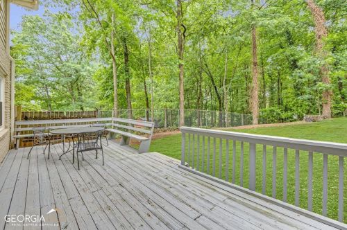 6896 Lockridge Dr, Atlanta GA  30360-1515 exterior