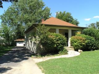 21 Logan St, Lemont, IL 60439-3810