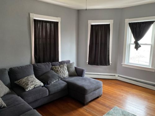 34 Berkley St, Providence, RI 02908-4707