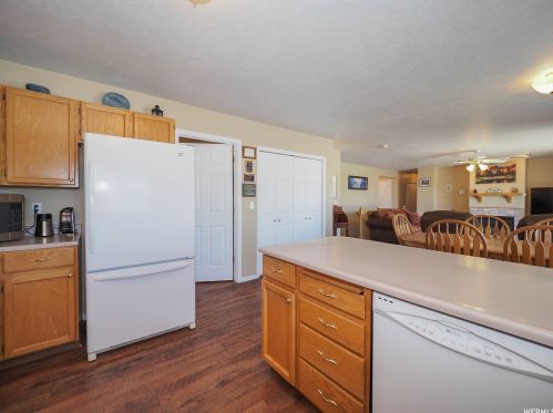 4662 8450, Taylorsville UT exterior