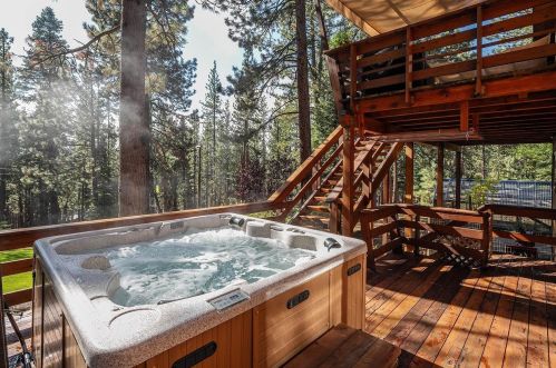 12095 Rainbow Dr, Truckee CA  96161-2732 exterior