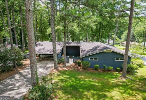 3007 Dogwood Dr, Atlanta GA  30344-3905 exterior