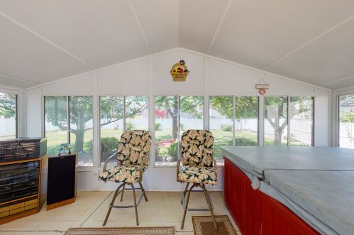 1238 Hancock St, Carol Stream, IL 60188-1389