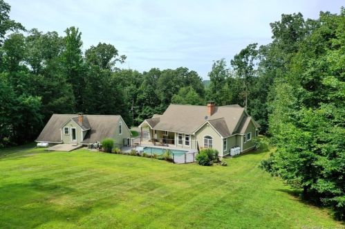 1222 Arbutus St, Middletown, CT 06457-5187