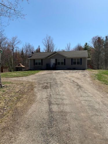 39 Woods Rd, Wales, ME 04280-3209