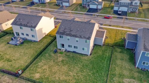 542 Colchester Dr, Oswego IL  60543-5208 exterior