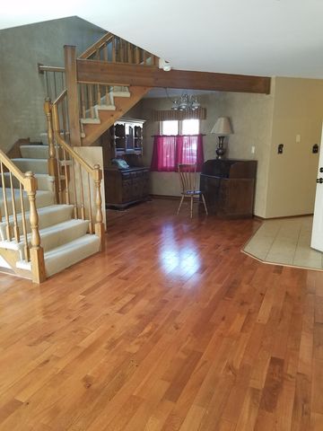 8912 Plainfield Rd, Brookfield, IL 60513-2435