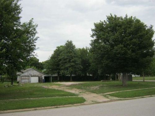 228 Main St, Mount Hope, KS 67108-5005