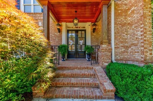720 Latour Dr, Atlanta, GA 30350-5552