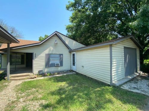 104 Locust St, Whitewright TX 75491-2336 exterior