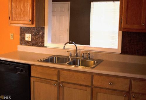 7284 New Dale Rd, Rex, GA 30273-2186