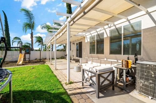 14289 Meadowlands Dr, Riverside CA  92503-9740 exterior