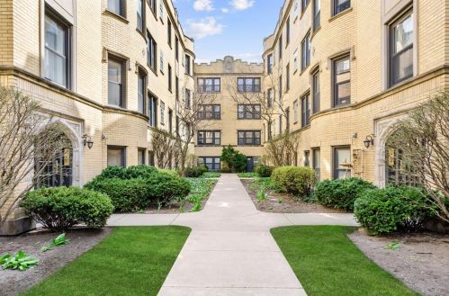 4609 Paulina St, Chicago, IL 60609-3266