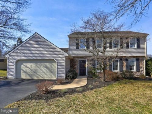 630 Hedgewick Dr, Lancaster, PA 17603-2317
