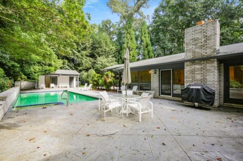 321 Frst Vly Ct, Atlanta GA  30342-2353 exterior