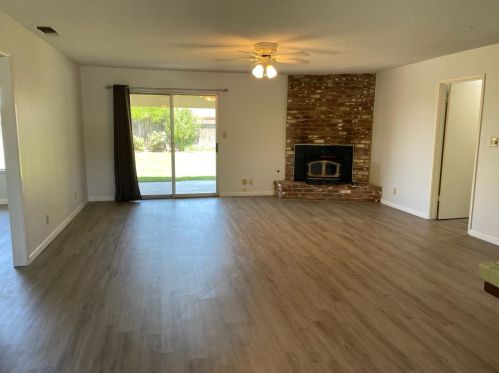 8751 Jadestone Ct, Elk Grove, CA 95624-2215