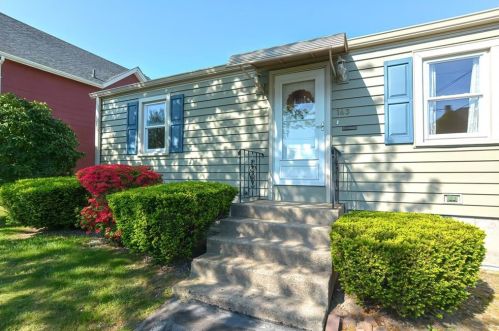 143 Knight St, Woonsocket, RI 02895-6449