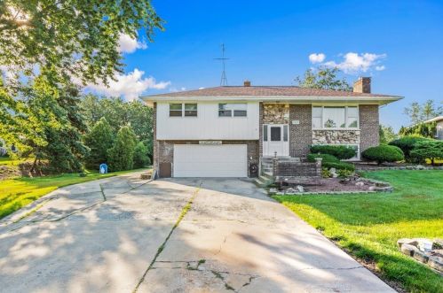 13615 Howe Dr, Orland Park, IL 60462-1351