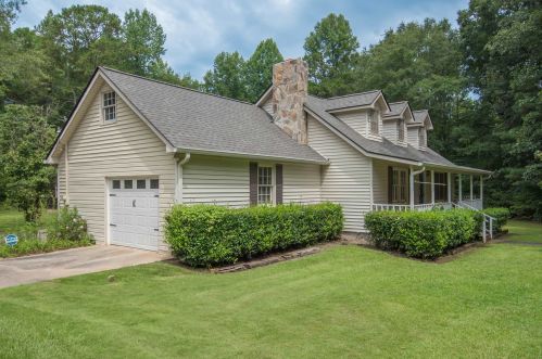 7 Walnut Dr, Newnan, GA 30263-1334