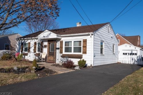 129 15th Ave, Manville, NJ 08835-1609