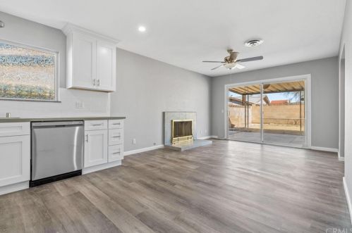 45216 Lorimer Ave, Lancaster CA 93534-1318 exterior