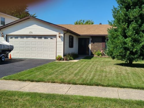 174 Surrey Dr, Carol Stream, IL 60188-2016