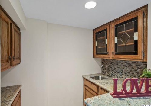 2520 Flintridge Dr, Glendale CA  91206-1033 exterior