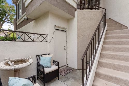 1033 Dewcrest Dr, Anaheim CA  92808-2402 exterior