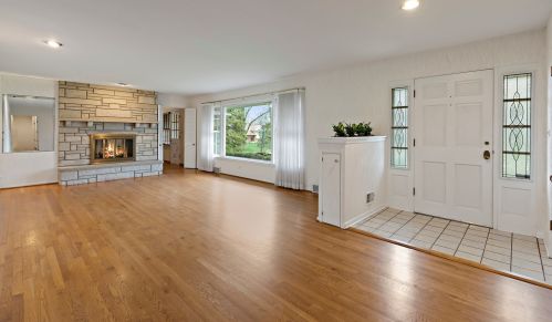 352 Circle Dr, Palatine, IL 60067-7706