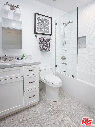 431 Scholl Dr, Glendale CA 91206-3045 exterior