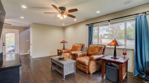 245 Wykoff Dr, Vacaville, CA 95688-3546