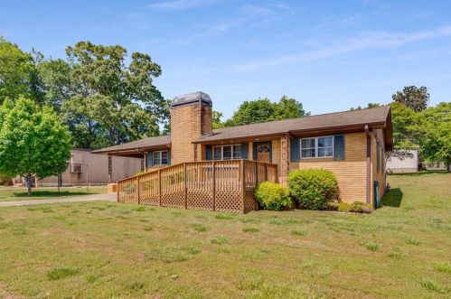 5854 Mcleod St, Lula, GA 30554-2877