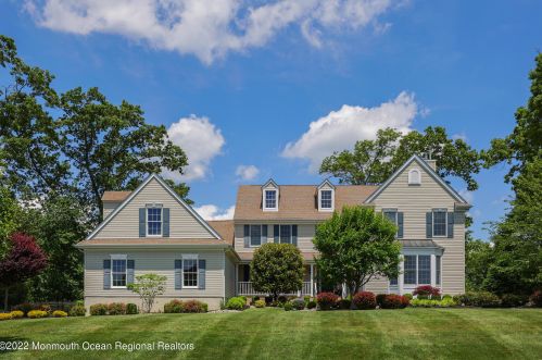 4 Breckenridge Ct, East Freehold, NJ 07728-8486