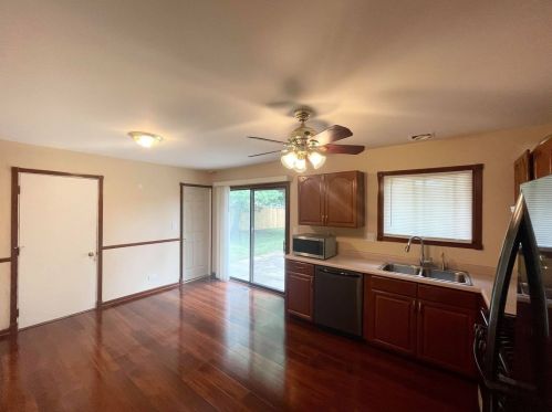 324 Lakeside Dr, Lemont IL  60440-2580 exterior