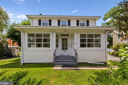 19 Carlton Ave, Trenton, NJ 08618-1418