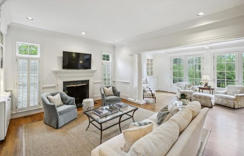1041 Farmington Ln, Atlanta GA  30319-2811 exterior