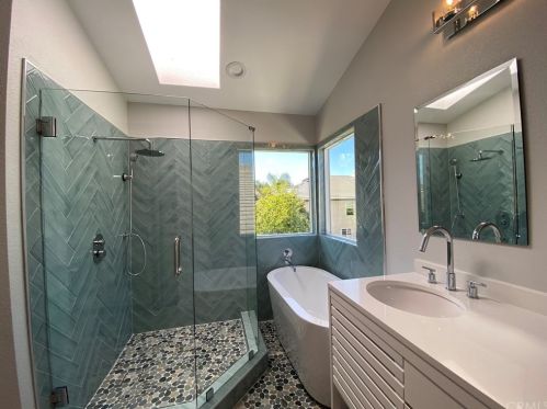 8 Henry, Irvine CA  92620-3256 exterior