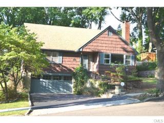 1 Merrill Rd, Norwalk, CT 06851-3905