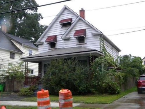3966 55th St, Cleveland, OH 44105-4864