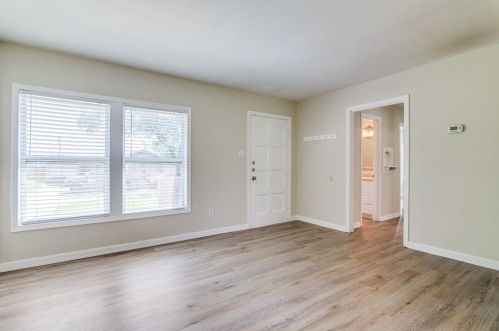 1909 Williams Dr, Garland TX  75042-8459 exterior