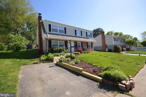 4215 Hemingway Dr, Woodbridge, VA 22193-5116