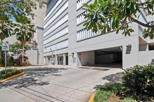 1315 Kalakaua Ave, Honolulu HI  96826-1909 exterior